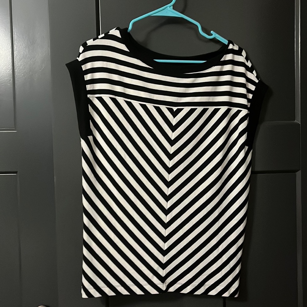 Gap black and white striped shirt